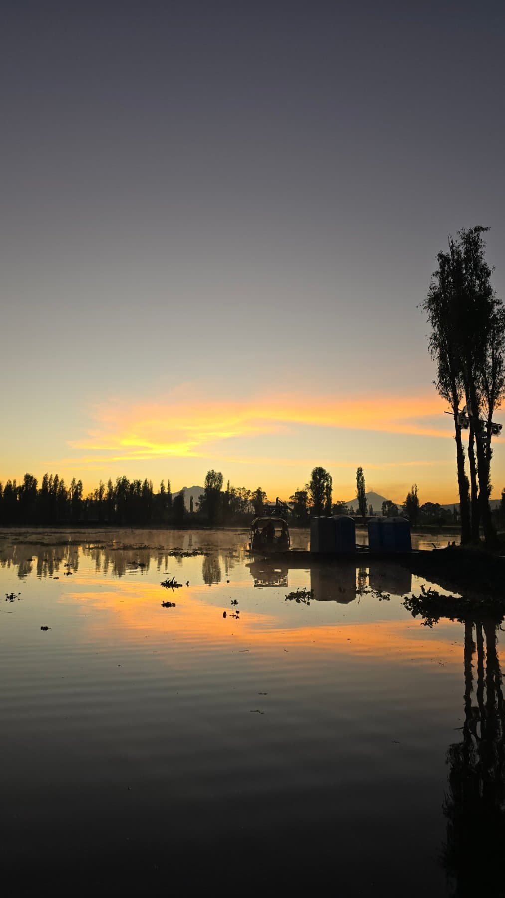Reflejos de la laguna - Tlilac
